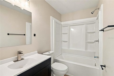 Villa ou maison à vendre à Bradenton, Floride: 3 chambres, 102.19 m2 № 2418625 - photo 24