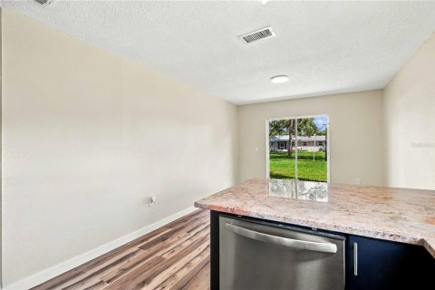 Villa ou maison à vendre à Bradenton, Floride: 3 chambres, 102.19 m2 № 2418625 - photo 12