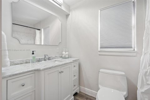 House in Palm Beach Gardens, Florida 3 bedrooms, 185.8 sq.m. № 1817593 - photo 11