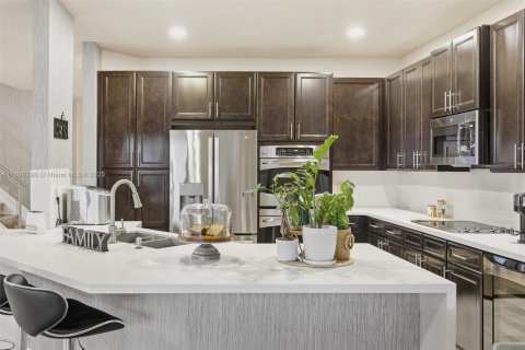 Villa ou maison à vendre à Doral, Floride: 4 chambres, 246.19 m2 № 2053947 - photo 10