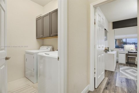 Villa ou maison à vendre à Doral, Floride: 4 chambres, 246.19 m2 № 2053947 - photo 18