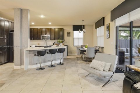 Villa ou maison à vendre à Doral, Floride: 4 chambres, 246.19 m2 № 2053947 - photo 13