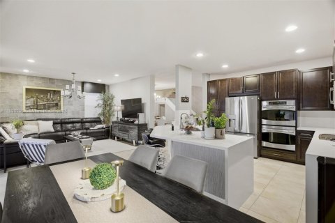 Villa ou maison à vendre à Doral, Floride: 4 chambres, 246.19 m2 № 2053947 - photo 11