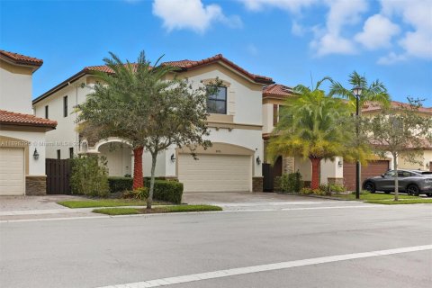 Villa ou maison à vendre à Doral, Floride: 4 chambres, 246.19 m2 № 2053947 - photo 2