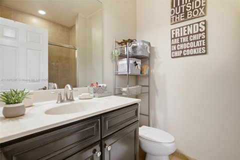 Villa ou maison à vendre à Doral, Floride: 4 chambres, 246.19 m2 № 2053947 - photo 17