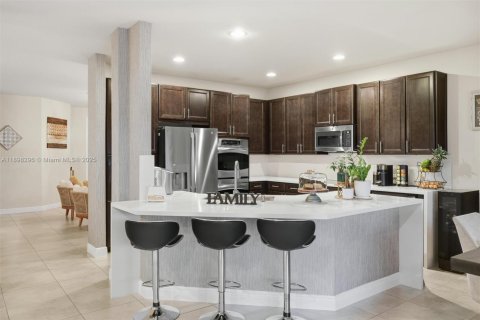 Villa ou maison à vendre à Doral, Floride: 4 chambres, 246.19 m2 № 2053947 - photo 8