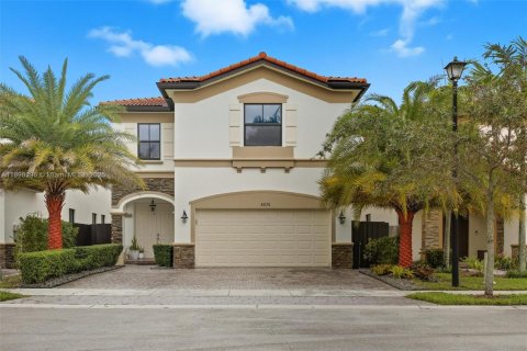 Villa ou maison à vendre à Doral, Floride: 4 chambres, 246.19 m2 № 2053947 - photo 1