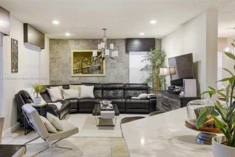 Villa ou maison à vendre à Doral, Floride: 4 chambres, 246.19 m2 № 2053947 - photo 9