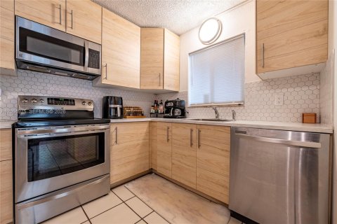 Copropriété à vendre à Dania Beach, Floride: 2 chambres, 88.26 m2 № 2069056 - photo 13