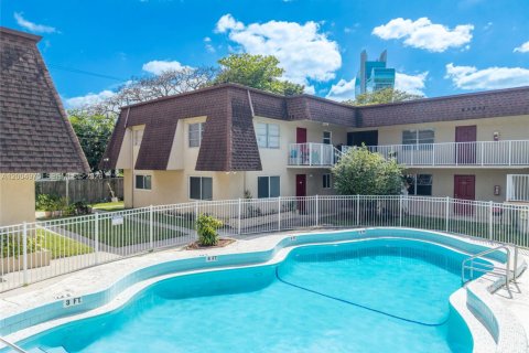 Copropriété à vendre à Dania Beach, Floride: 2 chambres, 88.26 m2 № 2069056 - photo 4