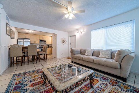 Copropriété à vendre à Dania Beach, Floride: 2 chambres, 88.26 m2 № 2069056 - photo 9