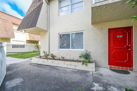 Copropriété à vendre à Dania Beach, Floride: 2 chambres, 88.26 m2 № 2069056 - photo 7
