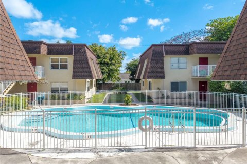 Copropriété à vendre à Dania Beach, Floride: 2 chambres, 88.26 m2 № 2069056 - photo 2