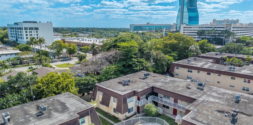 Condo in Dania Beach, Florida, 2 bedrooms  № 2069056