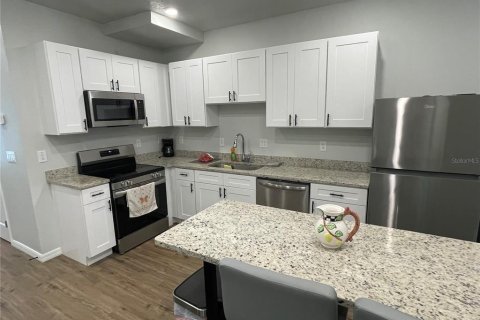 Townhouse in Tampa, Florida 3 bedrooms, 103.21 sq.m. № 1810251 - photo 9