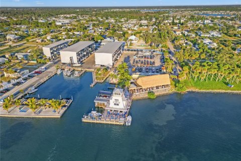 Propiedad comercial en venta en Englewood, Florida, 6 dormitorios, 320.7 m2 № 2155805 - foto 12