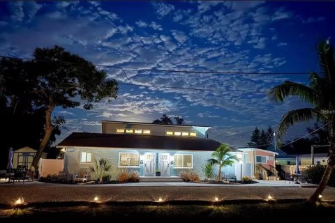 Propiedad comercial en venta en Englewood, Florida, 6 dormitorios, 320.7 m2 № 2155805 - foto 2