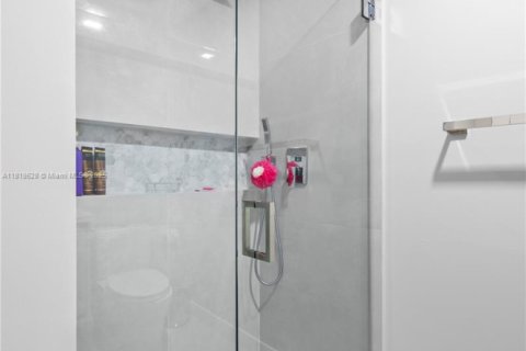 Condo in Miami, Florida, 3 bedrooms  № 1888743 - photo 24