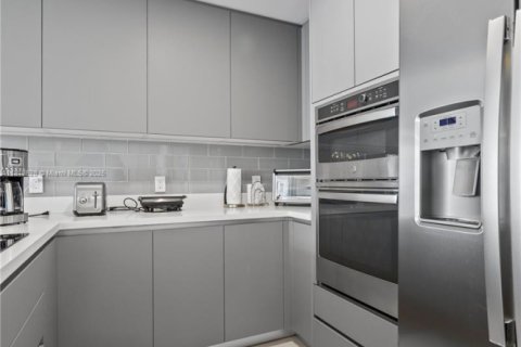 Condo in Miami, Florida, 3 bedrooms  № 1888743 - photo 23