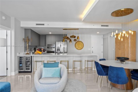 Condo in Miami, Florida, 3 bedrooms  № 1888743 - photo 4