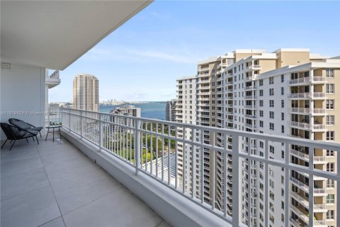 Condo in Miami, Florida, 3 bedrooms  № 1888743 - photo 2