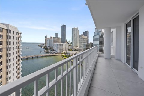 Condo in Miami, Florida, 3 bedrooms  № 1888743 - photo 1