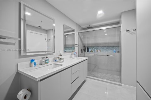 Condo in Miami, Florida, 3 bedrooms  № 1888743 - photo 12