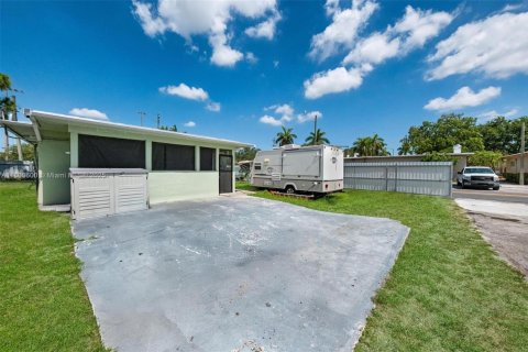 House in Fort Lauderdale, Florida 2 bedrooms, 58.06 sq.m. № 1748070 - photo 22