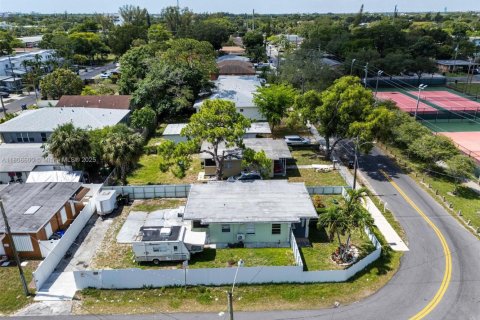 House in Fort Lauderdale, Florida 2 bedrooms, 58.06 sq.m. № 1748070 - photo 27