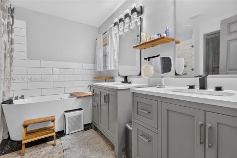 Casa en venta en Pembroke Pines, Florida, 4 dormitorios, 188.31 m2 № 2412477 - foto 24