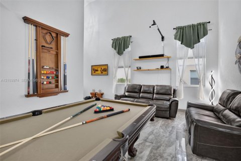 Casa en venta en Pembroke Pines, Florida, 4 dormitorios, 188.31 m2 № 2412477 - foto 8
