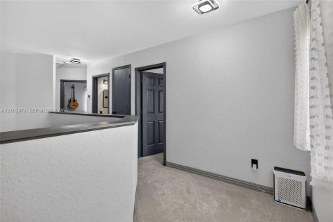 Casa en venta en Pembroke Pines, Florida, 4 dormitorios, 188.31 m2 № 2412477 - foto 27