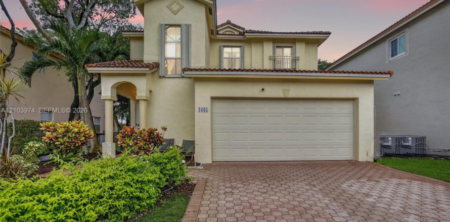 Casa en Pembroke Pines, Florida 4 dormitorios, 188.31 m2 № 2412477