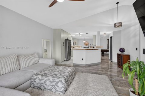 Casa en venta en Pembroke Pines, Florida, 4 dormitorios, 188.31 m2 № 2412477 - foto 17