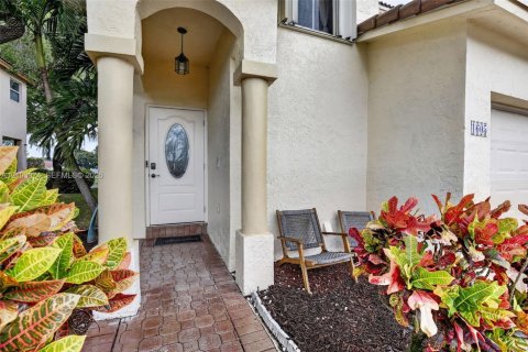 Casa en venta en Pembroke Pines, Florida, 4 dormitorios, 188.31 m2 № 2412477 - foto 2