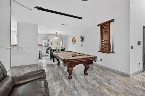 Casa en venta en Pembroke Pines, Florida, 4 dormitorios, 188.31 m2 № 2412477 - foto 4