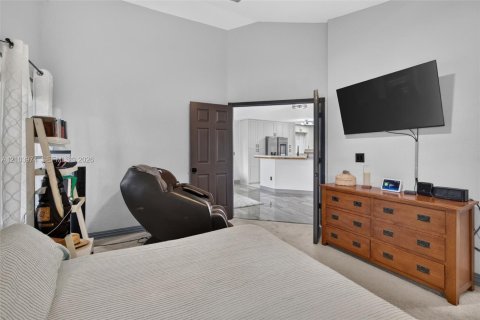 Casa en venta en Pembroke Pines, Florida, 4 dormitorios, 188.31 m2 № 2412477 - foto 22