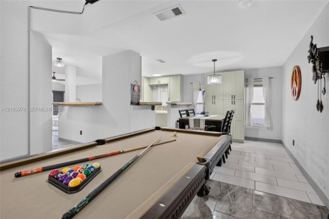 Casa en venta en Pembroke Pines, Florida, 4 dormitorios, 188.31 m2 № 2412477 - foto 5
