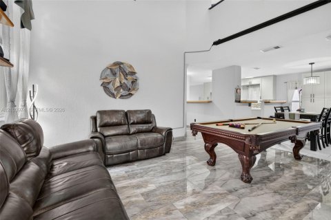 Casa en venta en Pembroke Pines, Florida, 4 dormitorios, 188.31 m2 № 2412477 - foto 3