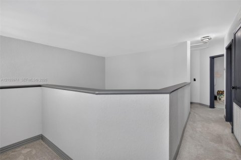 Casa en venta en Pembroke Pines, Florida, 4 dormitorios, 188.31 m2 № 2412477 - foto 28