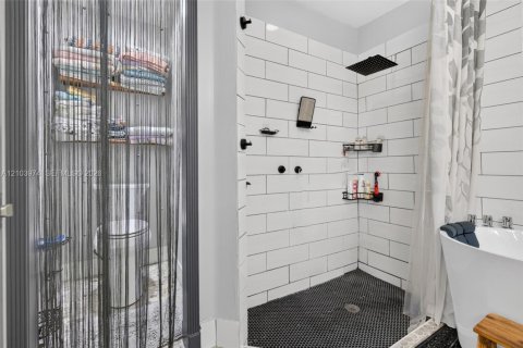Casa en venta en Pembroke Pines, Florida, 4 dormitorios, 188.31 m2 № 2412477 - foto 25