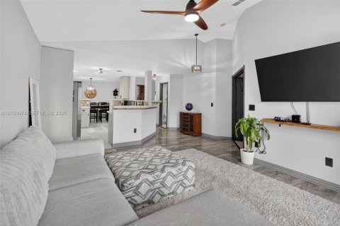 Casa en venta en Pembroke Pines, Florida, 4 dormitorios, 188.31 m2 № 2412477 - foto 18
