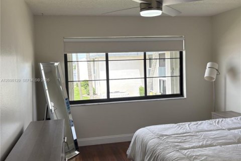 Condo in Stuart, Florida, 2 bedrooms  № 2399643 - photo 25