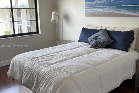 Condo in Stuart, Florida, 2 bedrooms  № 2399643 - photo 24