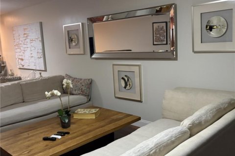 Condo in Stuart, Florida, 2 bedrooms  № 2399643 - photo 21