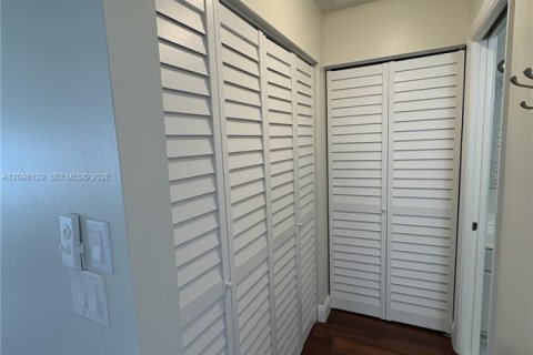 Condo in Stuart, Florida, 2 bedrooms  № 2399643 - photo 29
