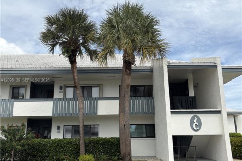 Condo in Stuart, Florida, 2 bedrooms  № 2399643 - photo 2