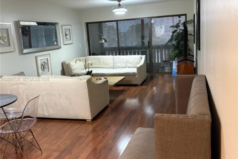 Condo in Stuart, Florida, 2 bedrooms  № 2399643 - photo 23