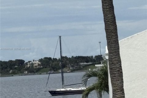 Condo in Stuart, Florida, 2 bedrooms  № 2399643 - photo 30