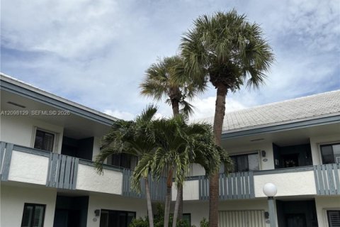 Condo in Stuart, Florida, 2 bedrooms  № 2399643 - photo 3